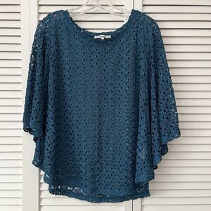 Quintessential Teal blue knitted lace poncho overlay top, Size 1X (Woman 14-16)